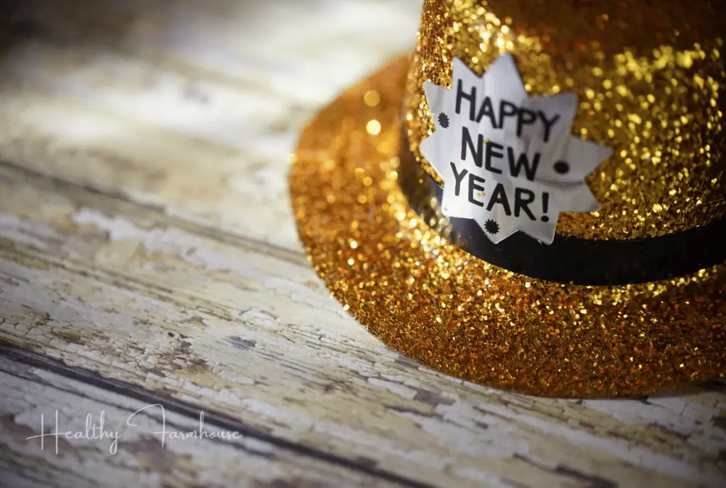 Sparkly golden hat that reads: Happy New Year!